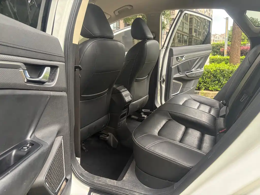 Geely Emgrand GS 2016 — фото 17