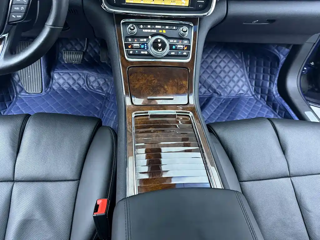 Lincoln Continental 2018 — фото 17