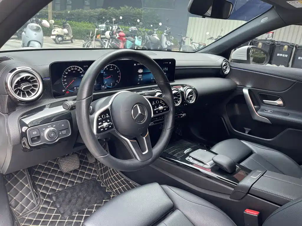 Mercedes-Benz A-Class 2022 — фото 10