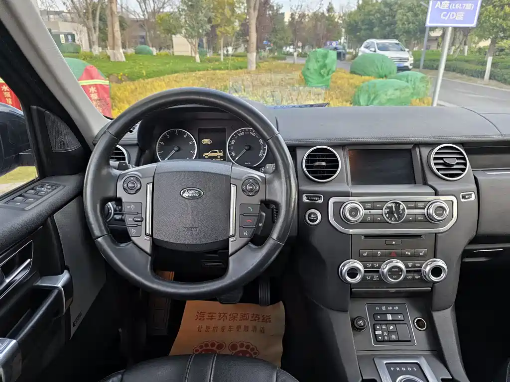 Land Rover Discovery 2015 — фото 8