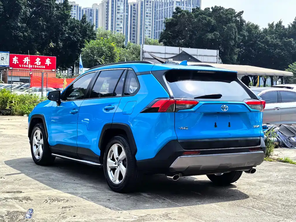 Toyota RAV4 2020 — фото 16