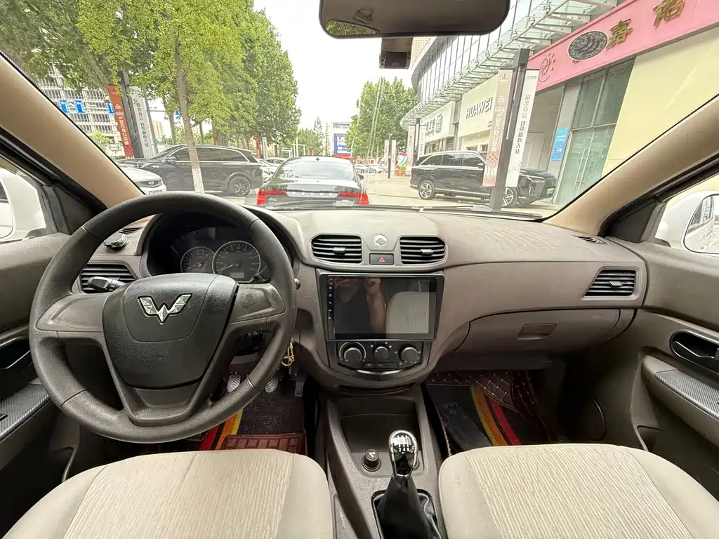 Wuling Hongguang 2018