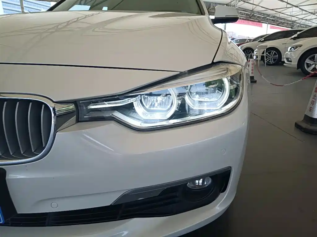 BMW 3 Series 2018 — фото 24