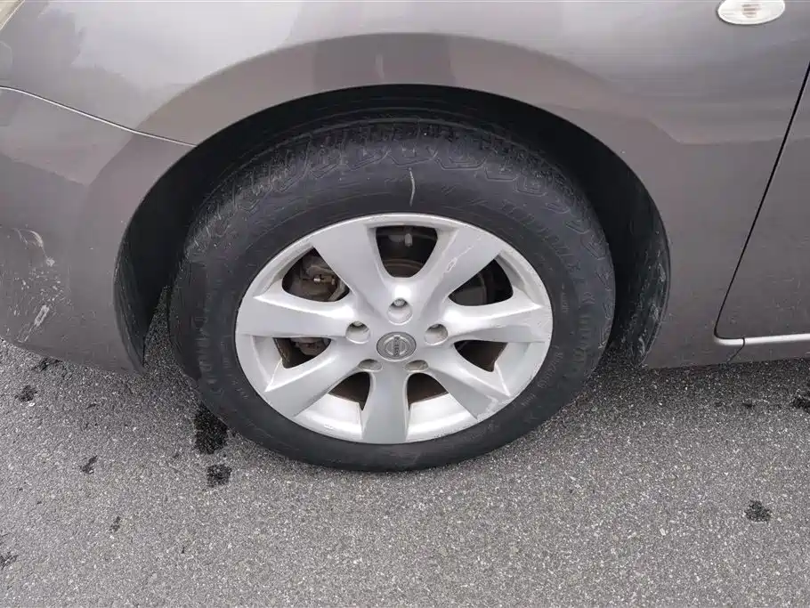 Nissan Tiida 2012
