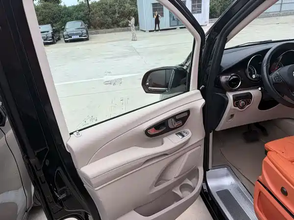 Mercedes-Benz V-Class 2023