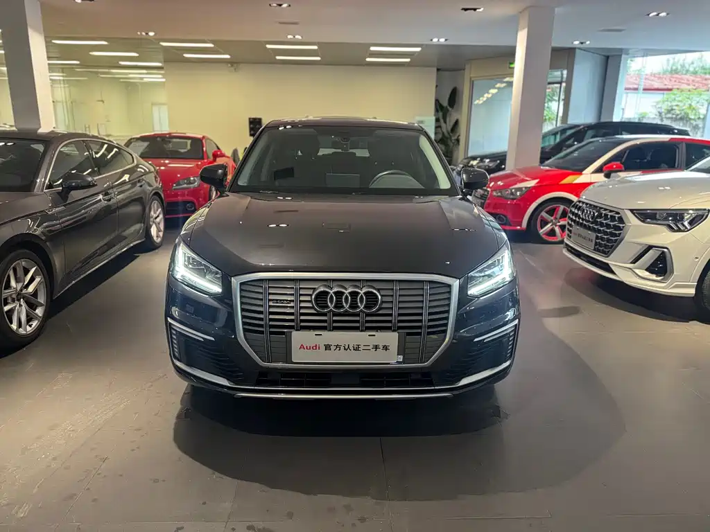 Audi Q2L e-tron 2021 — фото 2