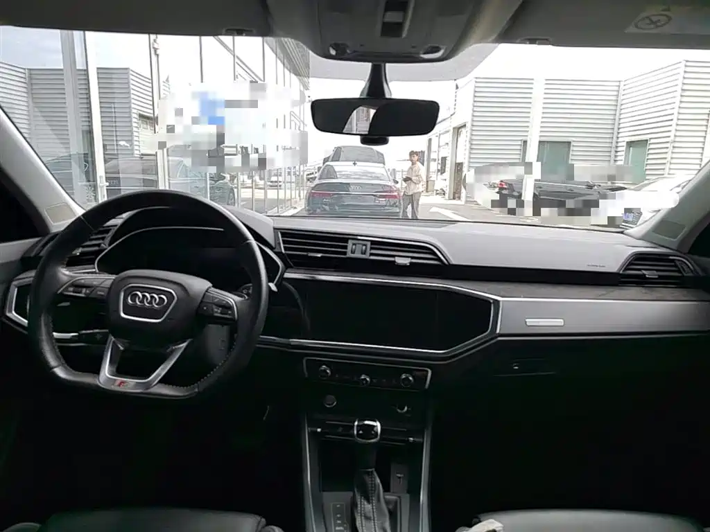 Audi Q3 2020 — фото 16