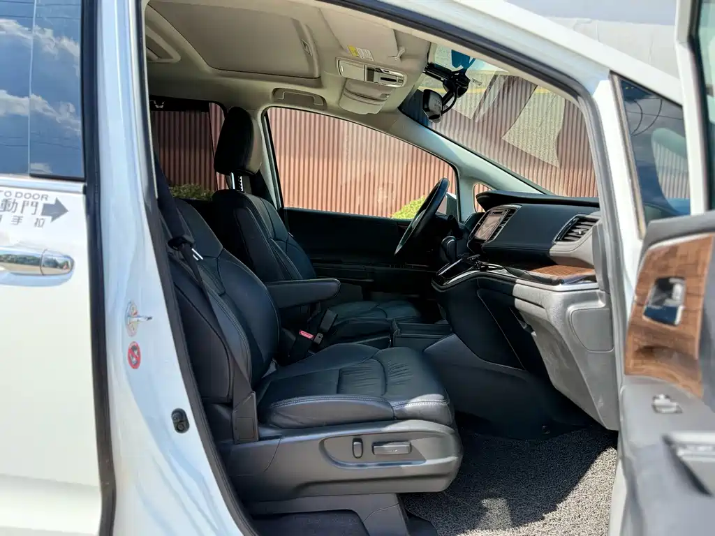 Honda Odyssey 2018 — фото 11