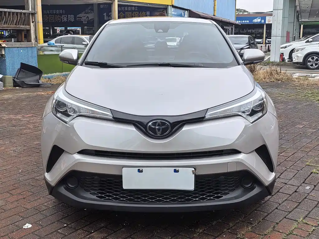 Toyota C-HR 2020 — фото 2