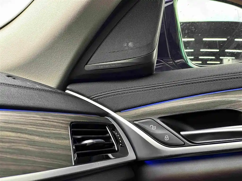 BMW 5 Series New Energy 2019 — фото 13