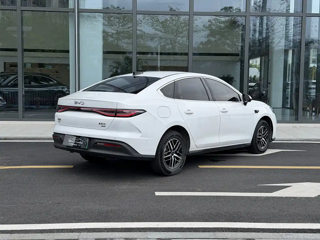 BYD Seal 05 DM-i 2026 — фото 4