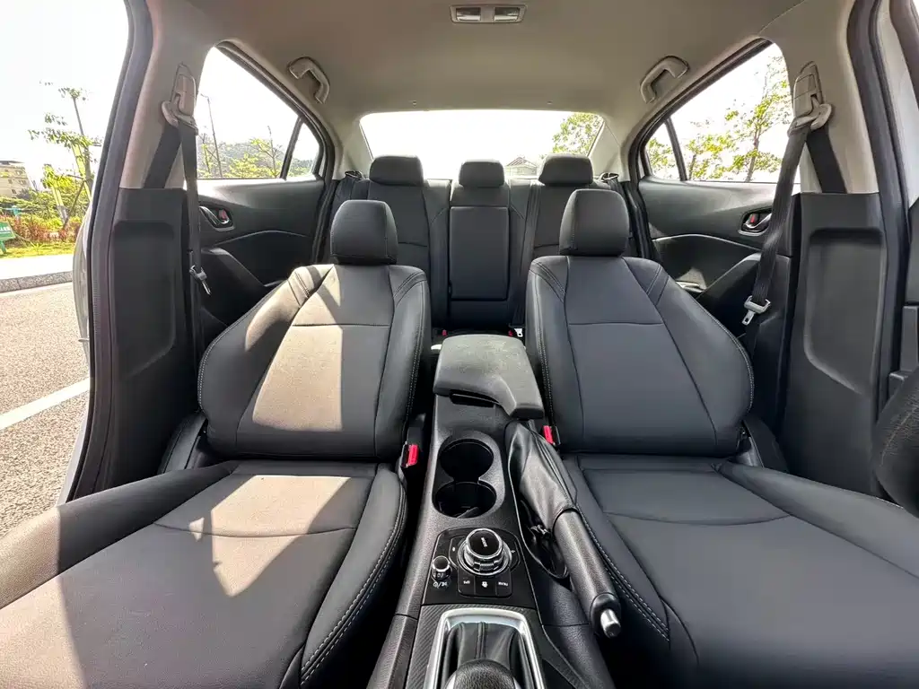 Mazda 3 Axela 2016 — фото 11