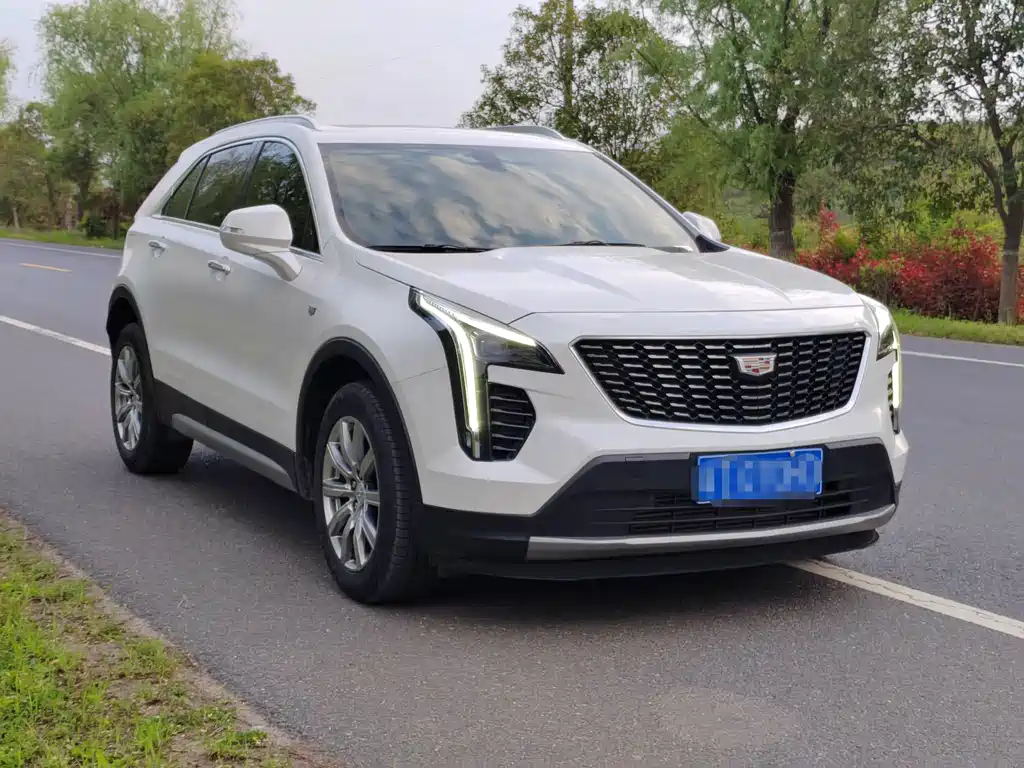 Cadillac XT4 2022 — фото 1