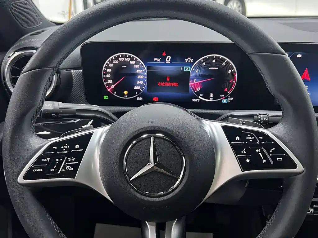 Mercedes-Benz A-Class 2023 — фото 17