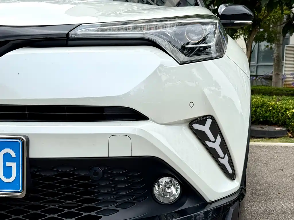 Toyota C-HR 2020 — фото 4