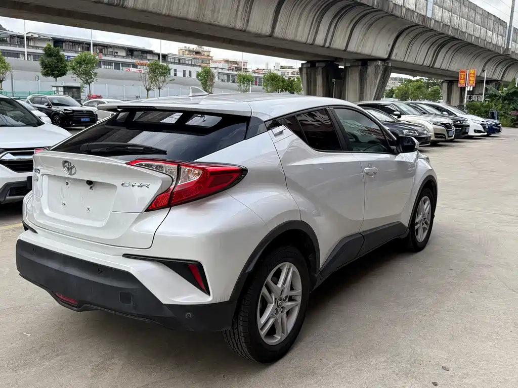 Toyota C-HR 2021 — фото 4