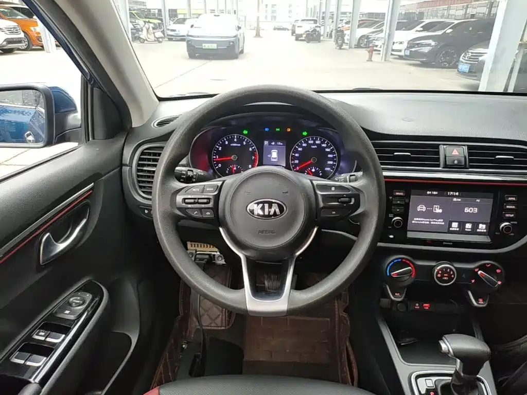 Kia KX Cross 2017 — фото 11