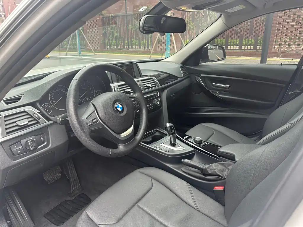 BMW 3 Series 2017 — фото 9