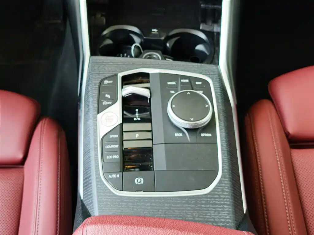 BMW 3 Series 2025 — фото 18