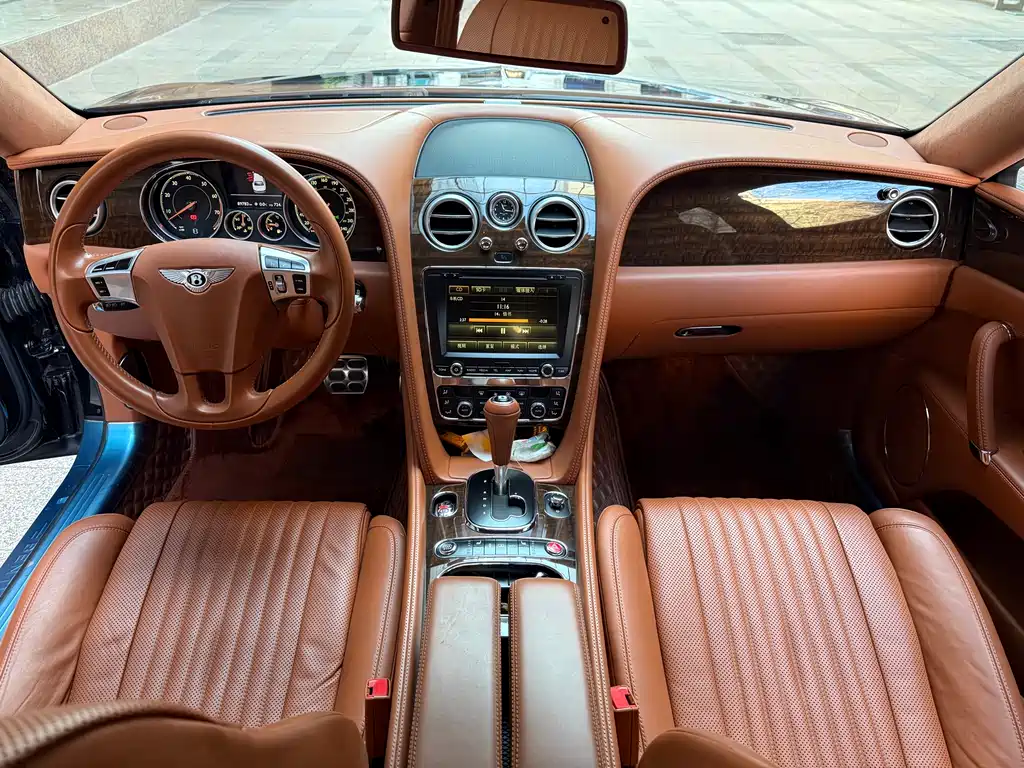 Bentley Flying Spur 2018 — фото 9