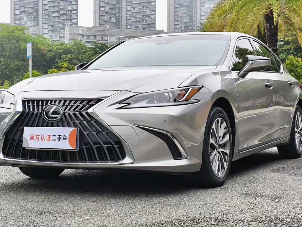 Lexus ES 2022 — фото 1