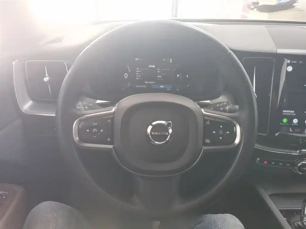Volvo XC60 2022 — фото 11