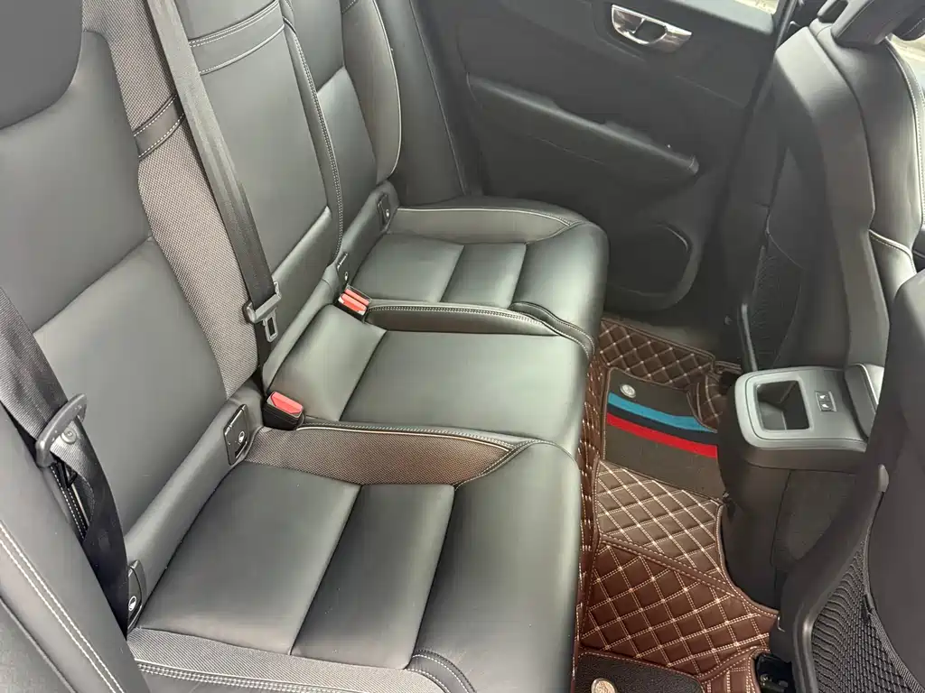 Volvo XC60 2020 — фото 18