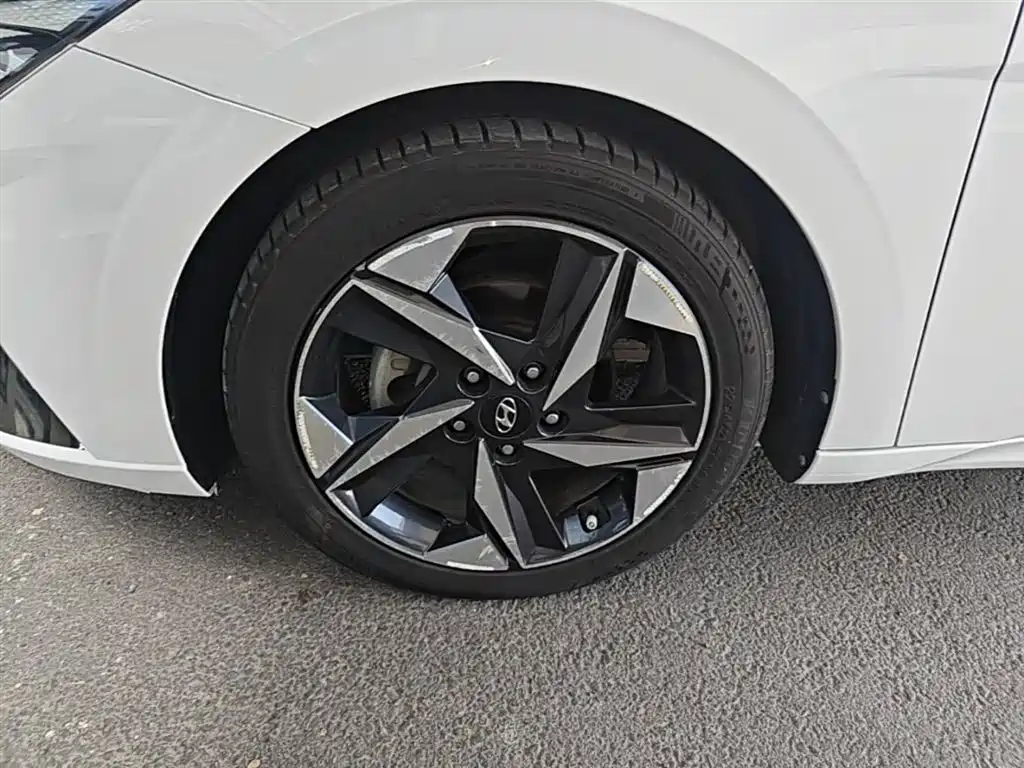 Hyundai Elantra 2022 — фото 23