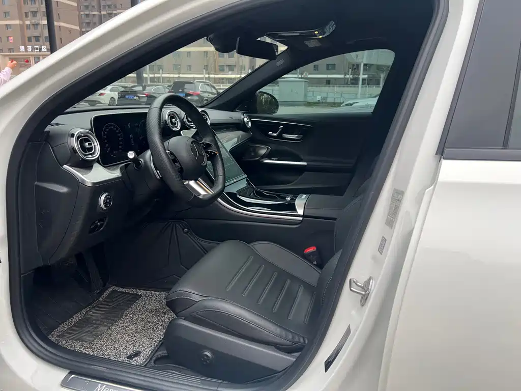Mercedes-Benz C-Class 2023 — фото 17