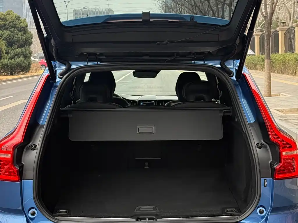 Volvo XC60 2020 — фото 23