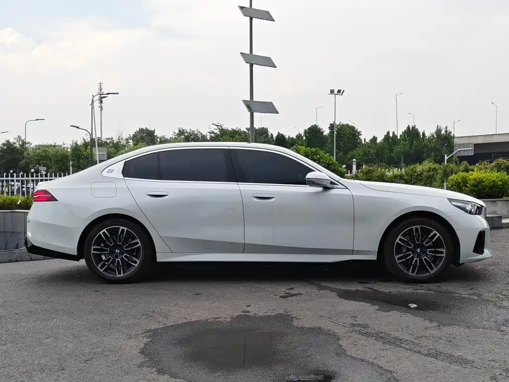 BMW 5 Series 2026
