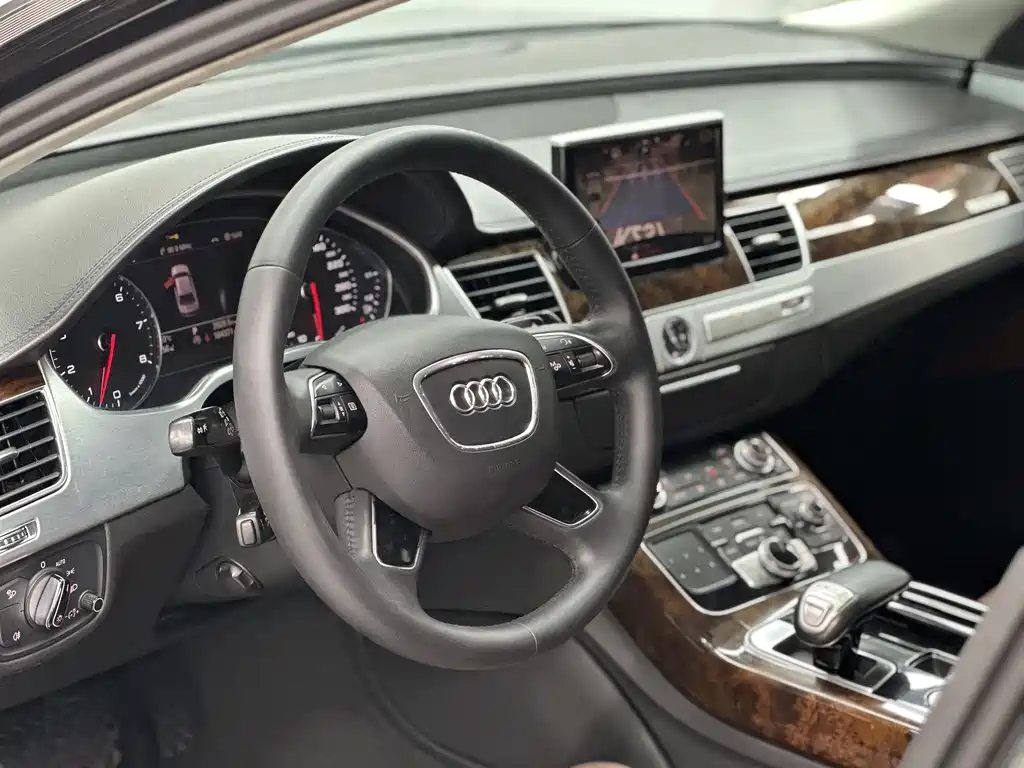 Audi A8 2017 — фото 12