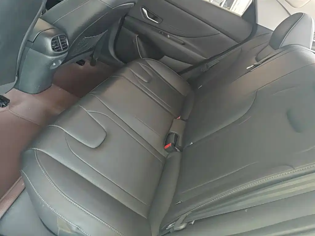 Hyundai Elantra 2022 — фото 17