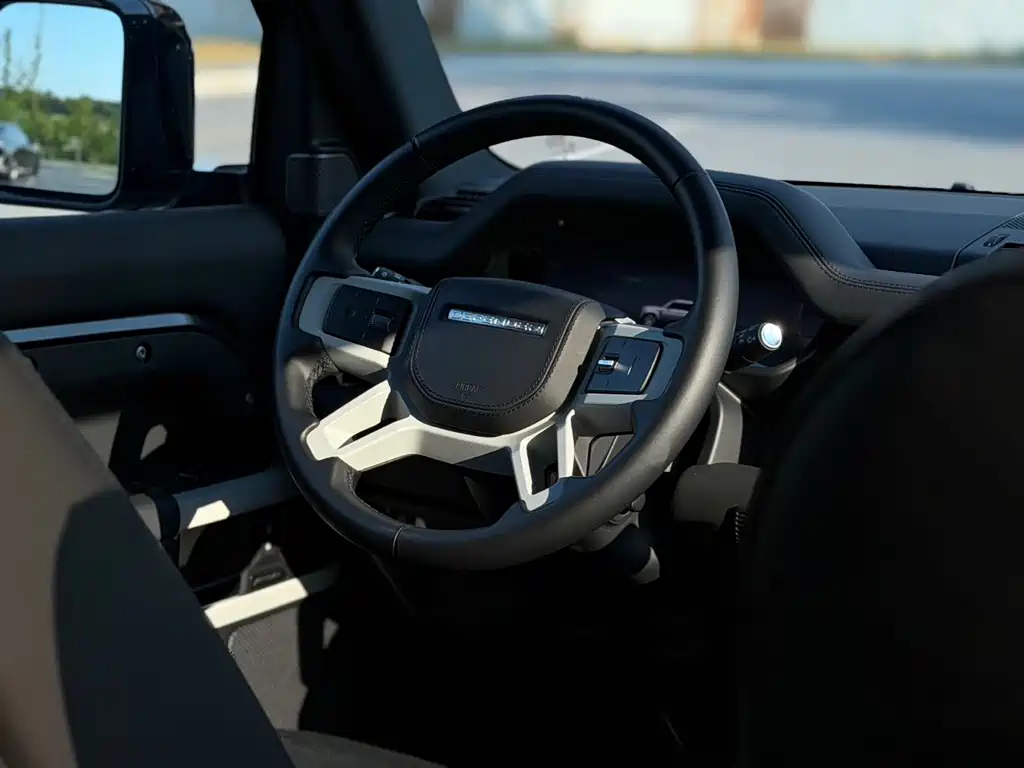 Land Rover Defender 2023 — фото 13
