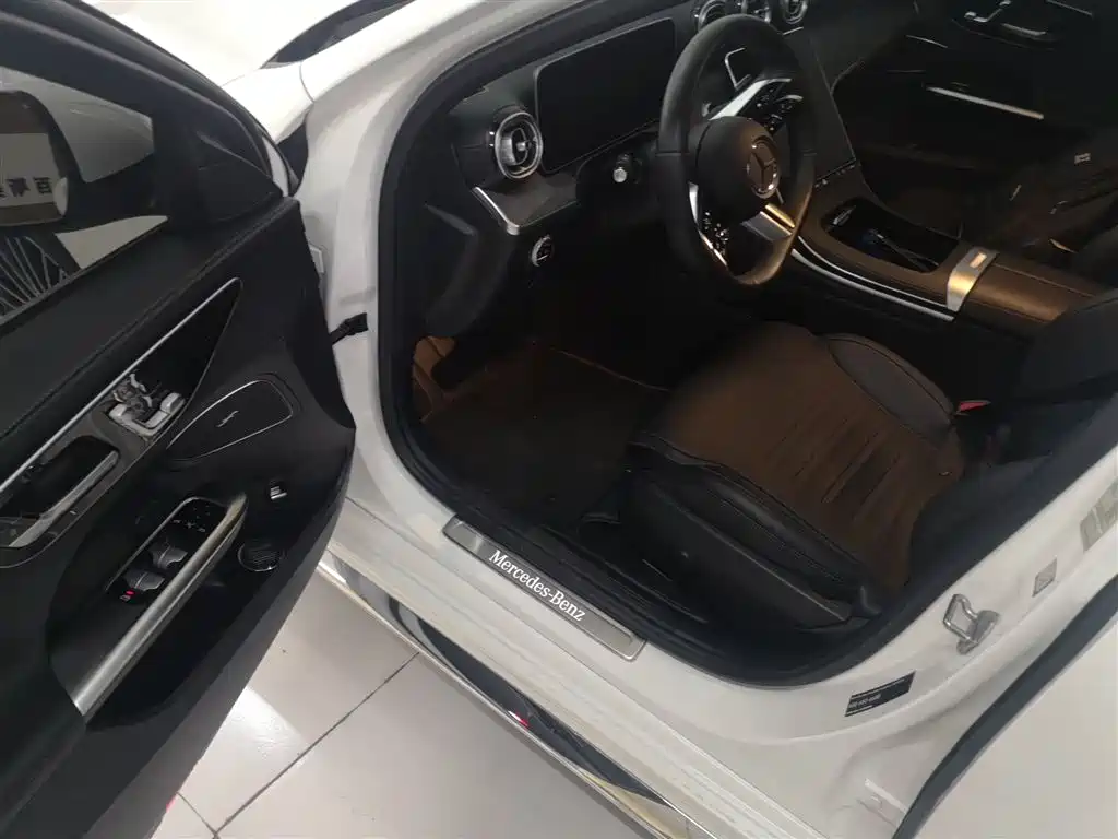 Mercedes-Benz C-Class 2023 — фото 16