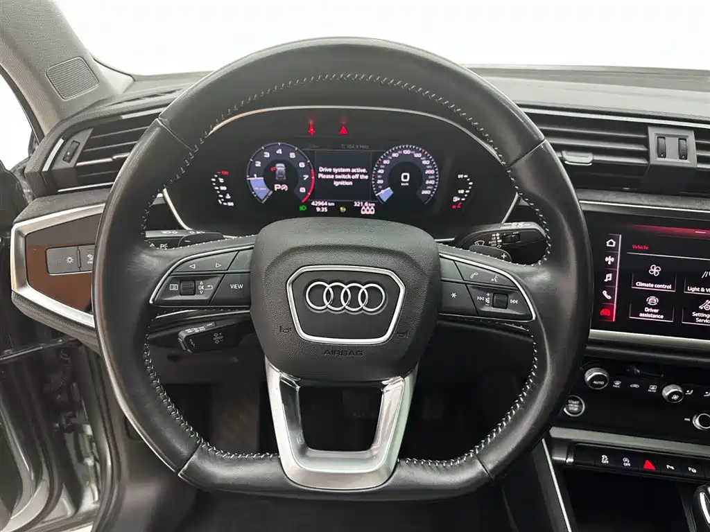 Audi Q3 2021 — фото 11