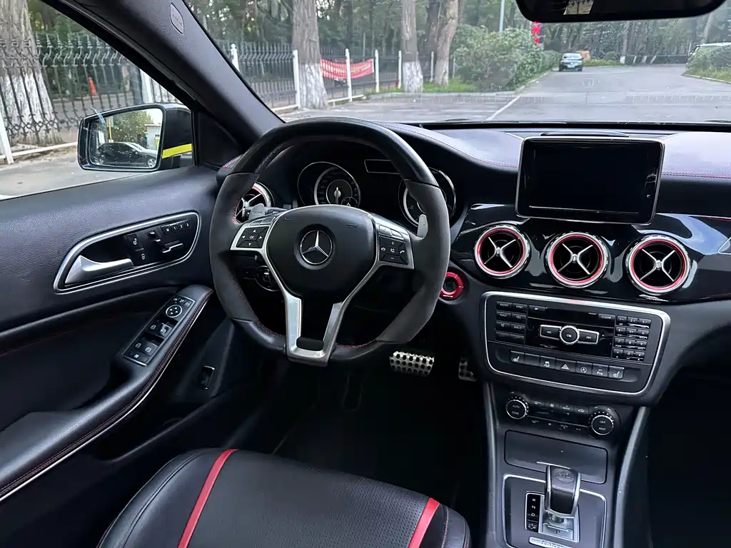 Mercedes-Benz GLA AMG 2015 — фото 32