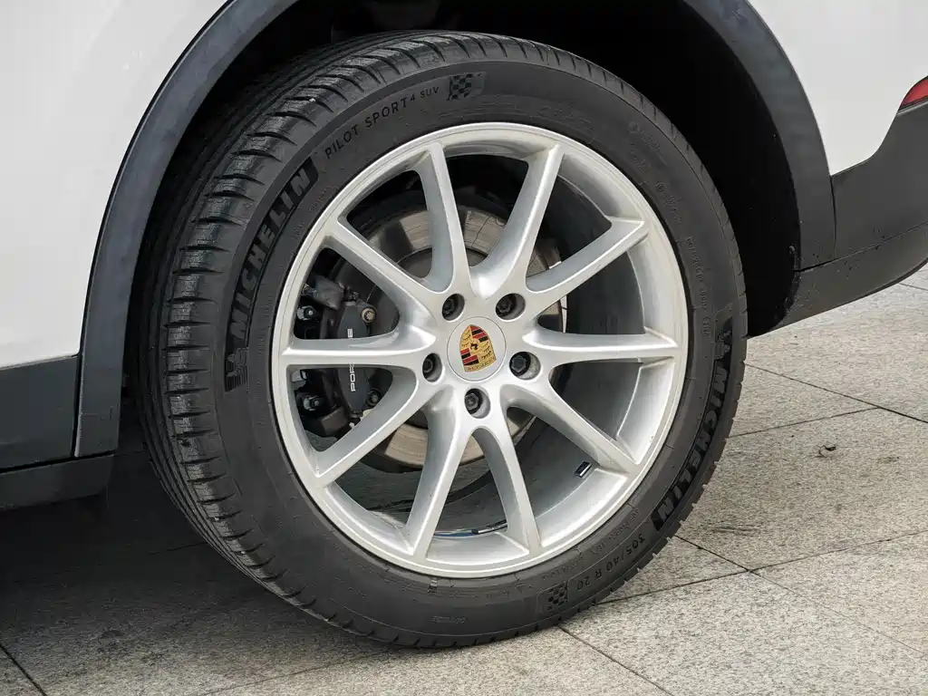 Porsche Cayenne 2019 — фото 26