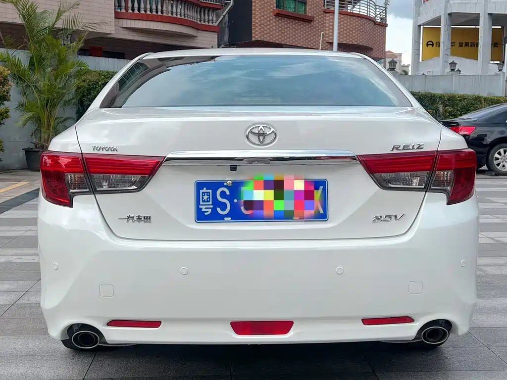 Toyota Reiz 2013