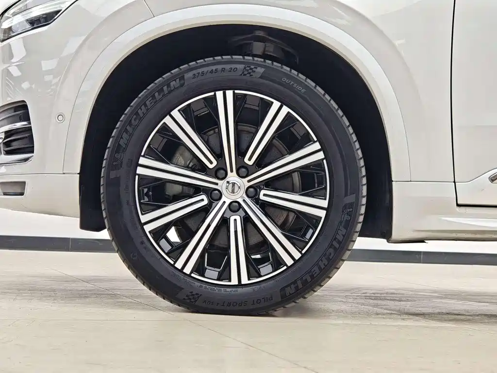 Volvo XC90 2023 — фото 16