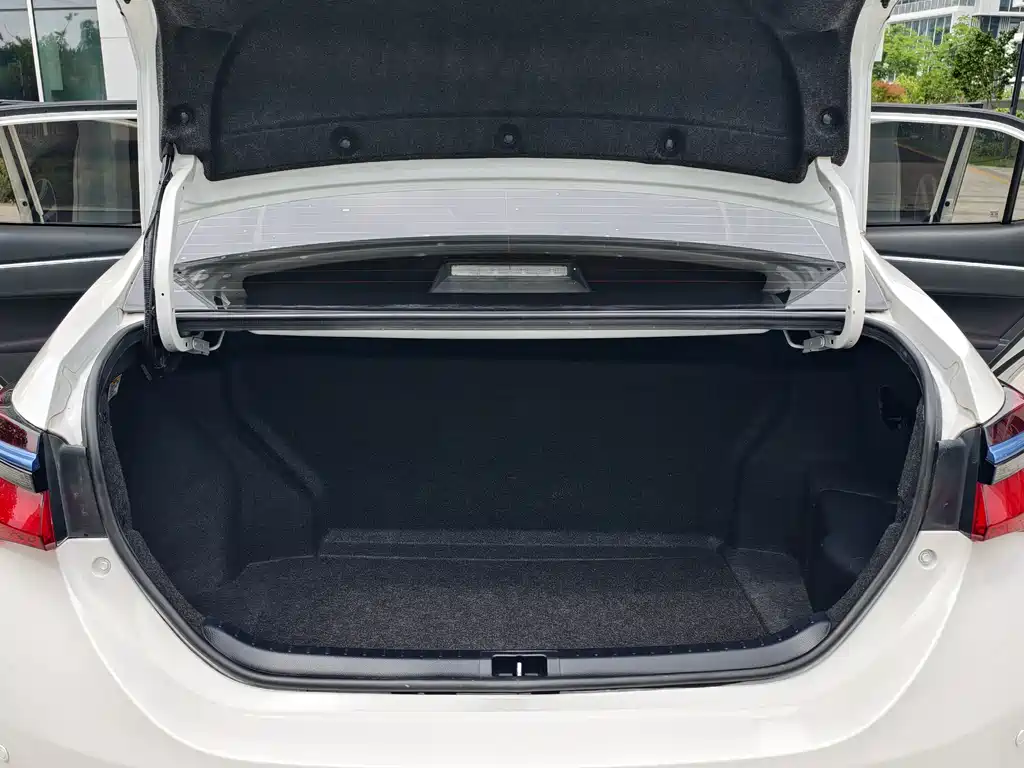 Toyota Corolla Hybrid 2020 — фото 31