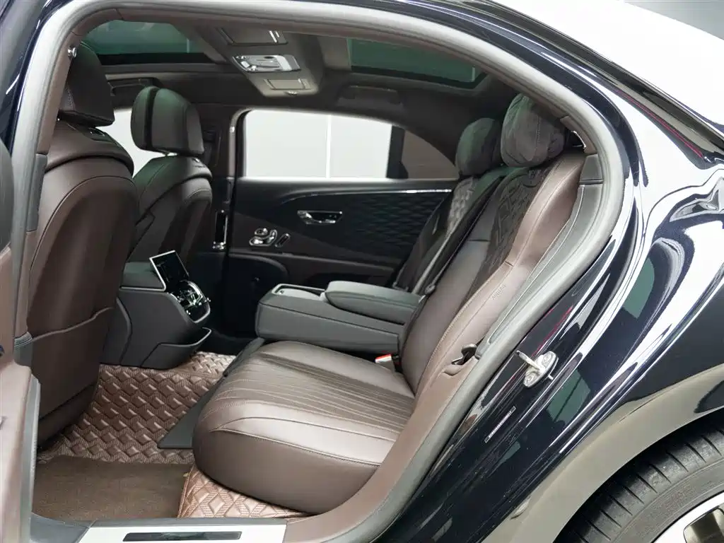 Bentley Flying Spur 2023 — фото 11