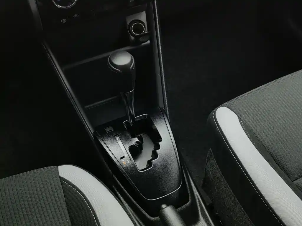 Toyota Yaris L 2020 — фото 13