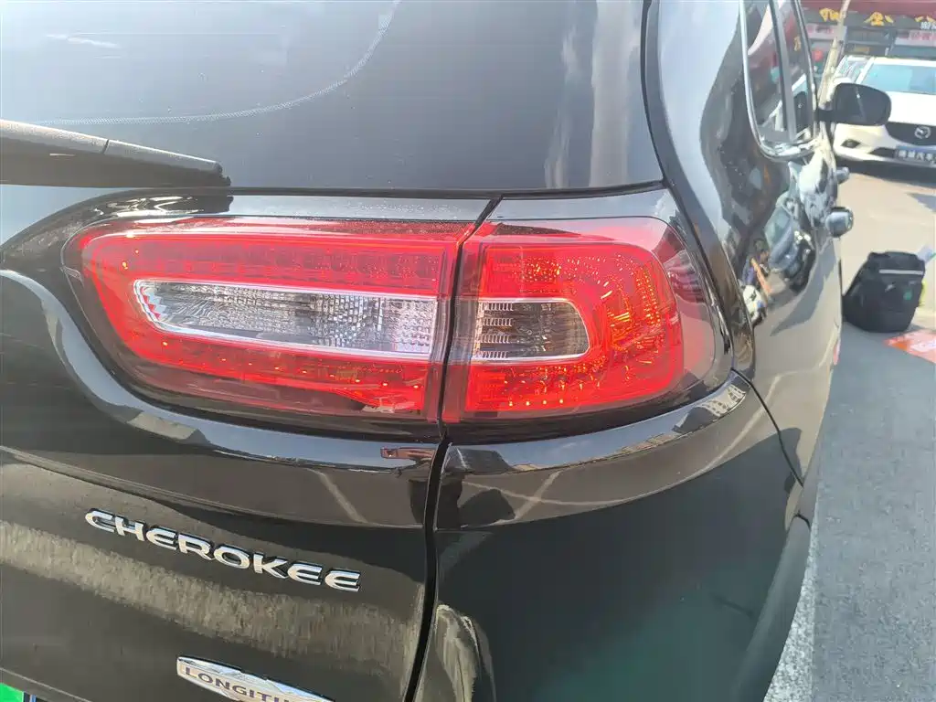 Jeep Cherokee 2016 — фото 24