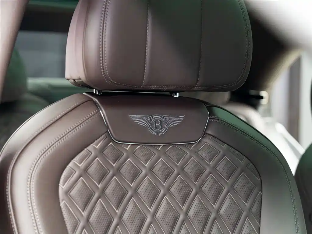 Bentley Flying Spur 2023 — фото 13