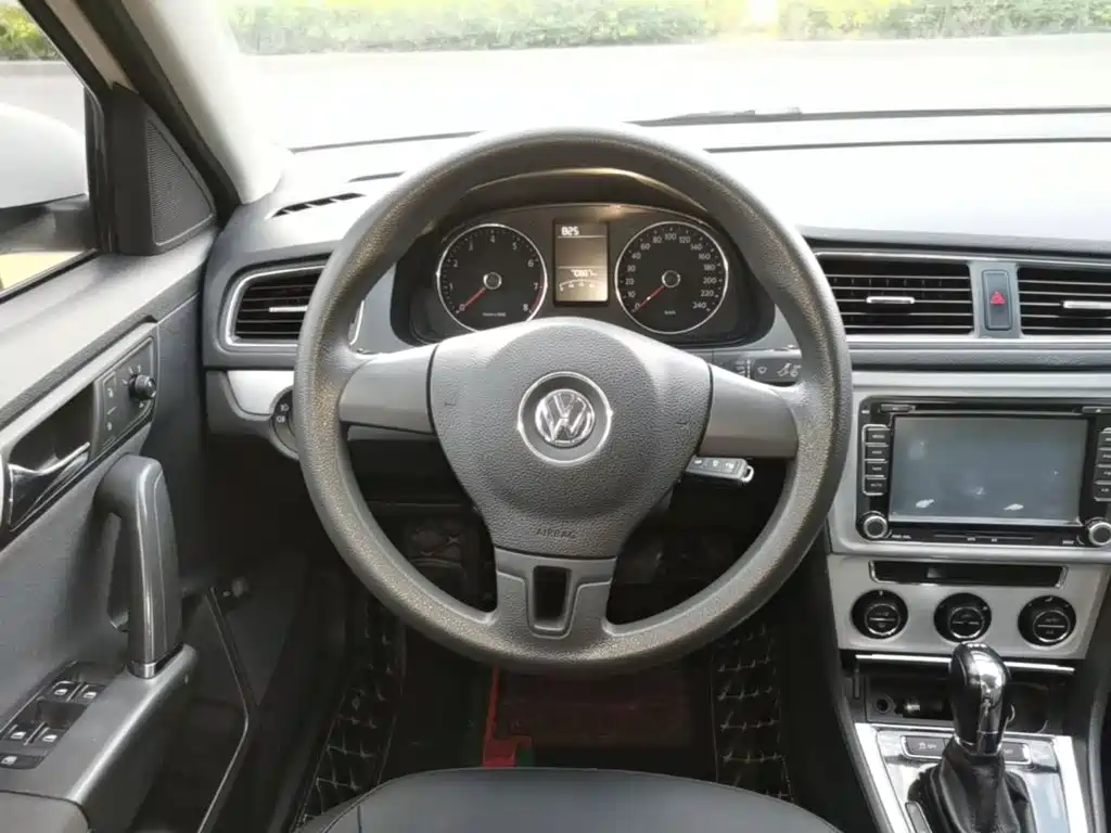Volkswagen Lavida 2015 — фото 11