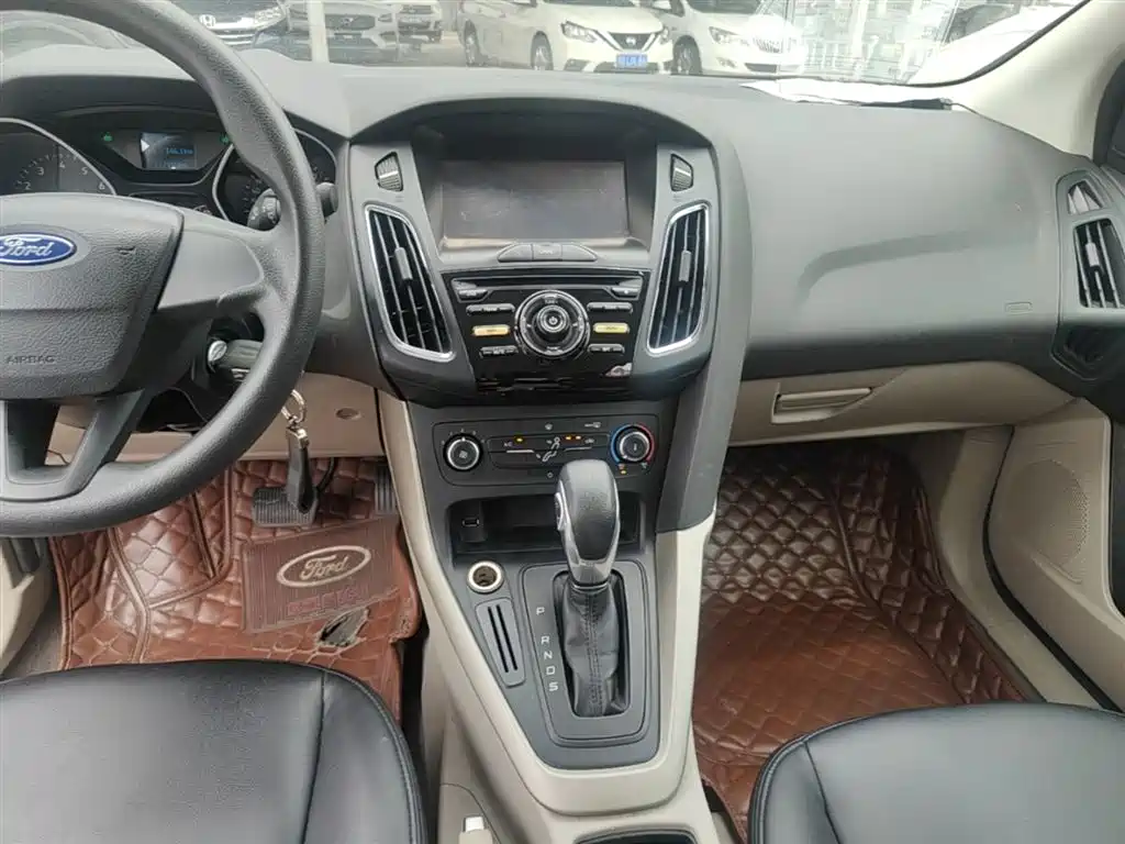Ford Focus 2015 — фото 13