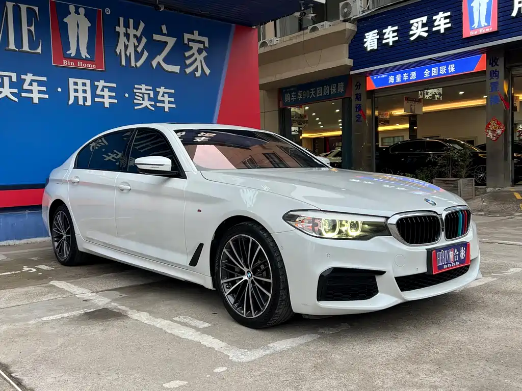 BMW 5 Series 2019 — фото 16