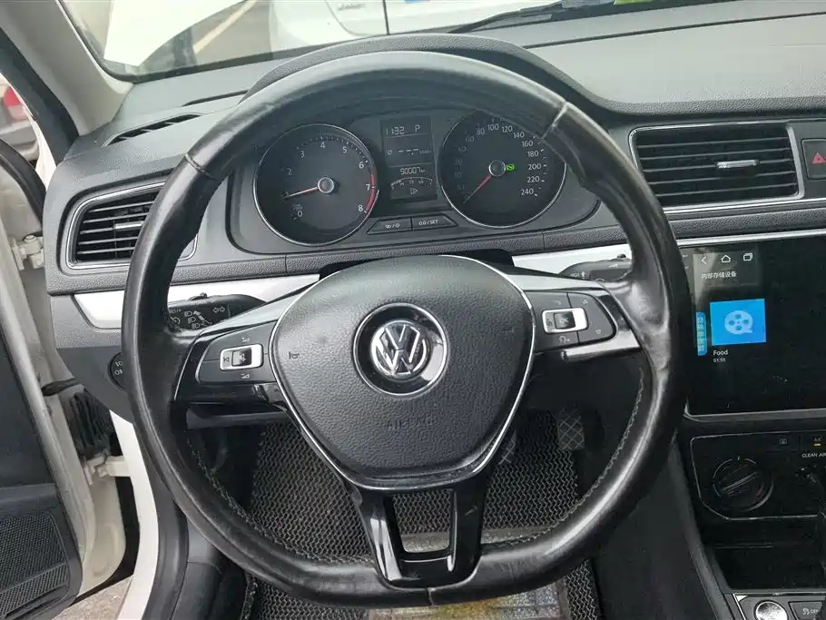 Volkswagen Lavida 2017 — фото 15