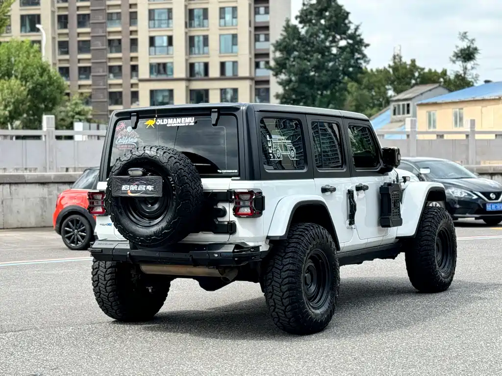 Jeep Wrangler PHEV 2022 — фото 11